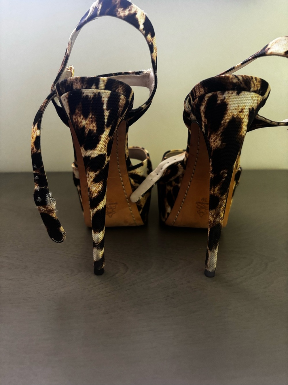 Alice & Olivia Size 39 Leopard Print Platform Heels - Picture 12 of 14